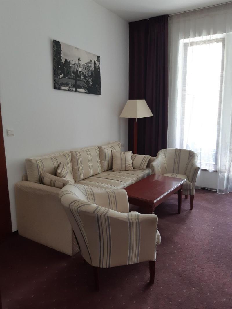 Hotel Park Avenue **** Piest'any