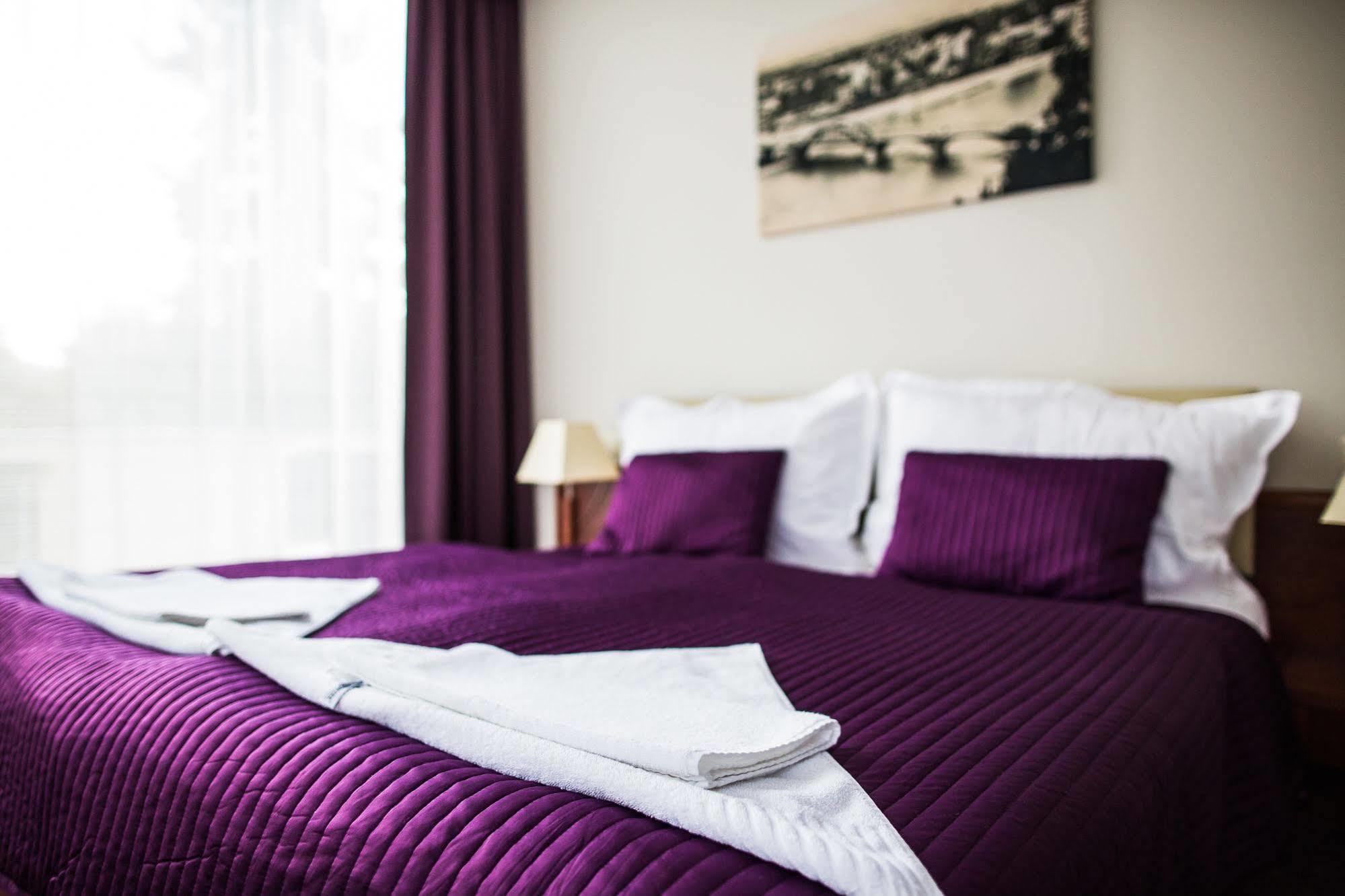 Park Avenue **** Hotel Piest'any